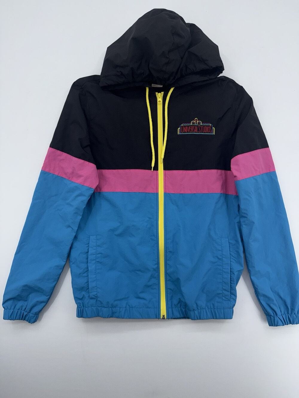 UNIVERSAL STUDIOS WINDBREAKER SIZE SMALL MARQUEE RETRO